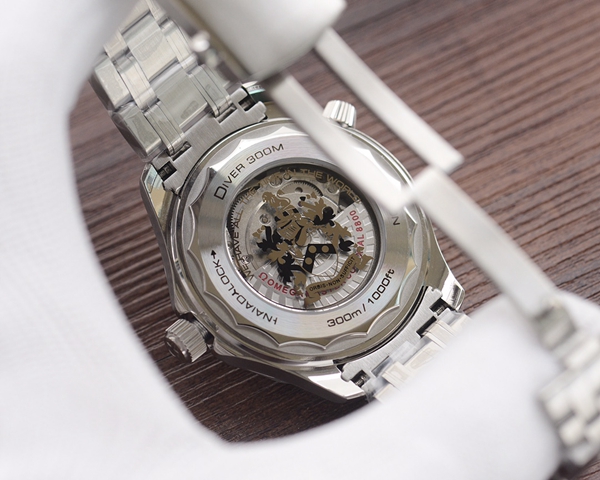 オメガ時計角部分ディテール